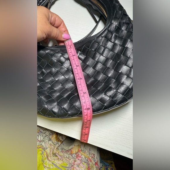 Elegant Black Woven Hobo Bag - Picture 3 of 10